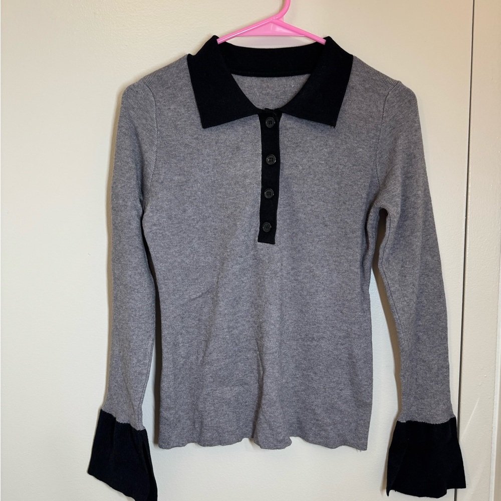 Chic Gray Knit Long Sleeve Top with Black Collar & Cuff Detail